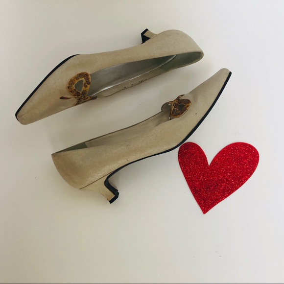 📦STUART WEITZMAN-Made in Spain kitten heel pump. - Picture 4 of 6